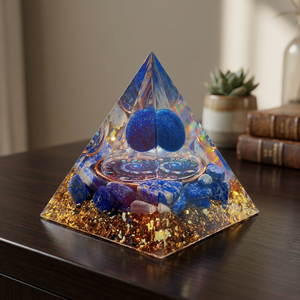 Pyramide d'orgonite en lapis-lazuli faite à la main avec feuille d'or et boule de cristal – Cadeau de décoration pour la maison, méditation et guérison - Product Image 5