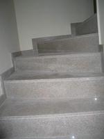 Escaliers en granit naturel, couleurs gris, jaune, rouge, rose, noir