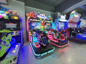 Machine de jeu de course de moto 2 joueurs, simulateur de moto d'arcade, équipement de jeu vidéo à monnayeur, simulateur de mouvement LED - Product Image 2
