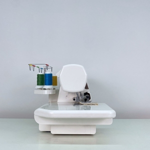 Machine à <span class=keywords><strong>coudre</strong></span> surjeteuse portable mini Jukky 703 pour usage domestique et industriel - Product Image 4