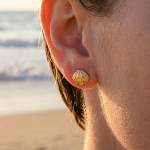Pendientes de Acero Inoxidable Chapados en Oro de 18K con Mini Conchas Marinas para Mujer, Joyería Impermeable con Textura de Concha Oceánica, Regalo - Product Image 1