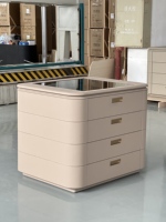 Dressing autoportant noir minimaliste avec îlot central et tiroirs – Meuble de rangement moderne pour chambre à coucher