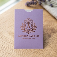 Porte-cartes de luxe lavande avec logo monogramme en feuille d'or rose pour cartes de chambre d'hôtel de luxe et d'hôtesse familiale