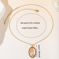 Collar con Colgante Ovalado de San Judas en Tono Dorado Deslumbrante con Piedras Magenta Engastadas en Puntas, Joyería de Moda para Mujer, Regalo