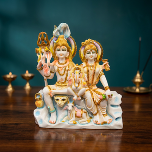 Statue en résine Shiv Parivar |   Idole familiale traditionnelle artisanale de Shiva avec Parvati et Ganesha |   Décoration de temple religieux pour la maison - Product Image 1