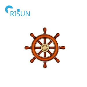 Fabbricazione 3D croce aereo timone distintivo emblema smalto nautico capitani navali delle navi ruota spilla - Product Image 3