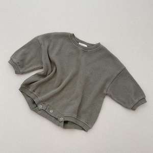 Combinaison bébé chaude et confortable en tissu gaufré, style bulle, surdimensionnée, avec boutons-pression - Product Image 4