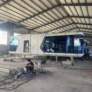 Grand manoir, séjour très populaire sur internet, thème science-fiction mécanique, navire à énergie éolienne, camping de voyage immersif, espace pour influenceurs - Product Image 3