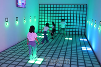 Piso de Juego LED Interactivo Super Grid Yuejin para Interiores, para Hogar, Centro Comercial, Parque de Aventuras, Parque de Trampolines - Material Plástico