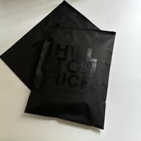 Sac d'emballage en plastique personnalisé Sac givré à fermeture éclair noir pour vêtements Pochette de sacs à zip-lock réutilisable avec logo de marque