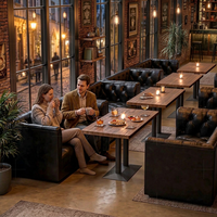 Banquette en cuir châtain capitonnée avec boutons, mobilier de bar, table en bois, sièges commerciaux personnalisables, OEM Chine