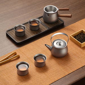 Juego de té de titanio puro de la dinastía Tang, tetera y tazas de doble capa, aisladas y resistentes al calor, para preparar y regalar. - Product Image 1