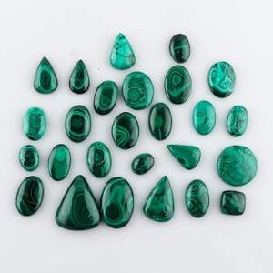 Cabujones de malaquita natural, formas mixtas, piedras verdes pulidas sueltas para la fabricación de joyas, lote al por mayor de más de 90 quilates - Product Image 2
