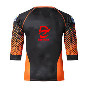Jersey de Ciclismo MTB Personalizable por Sublimación, Antiarrugas, Negro y Naranja, Tres Cuartos, Tejido Transpirable con Rejilla para Paseos por Senderos Rocosos - Product Image 2