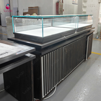 Vitrine de présentation de bijoux en verre de luxe sur mesure Sundo, avec éclairage LED, comptoir moderne en bois, fabricant de vitrines pour bijouteries et montres.