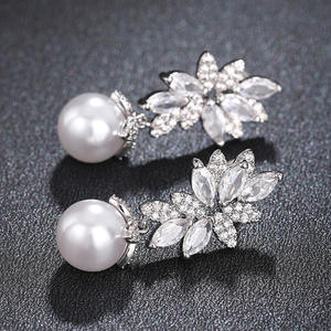 Boucles d'oreilles pendantes en argent 925 Cancan avec perles Akoya, design feuille, plaqué rhodium, perles blanches rondes AAA, bijoux de mariage, luxe pour femmes - Product Image 5
