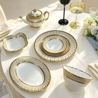 Assiette de table en céramique style royal, bord doré électroplaqué, motif marguerite en relief à points radiaux, pour mariage et réceptions