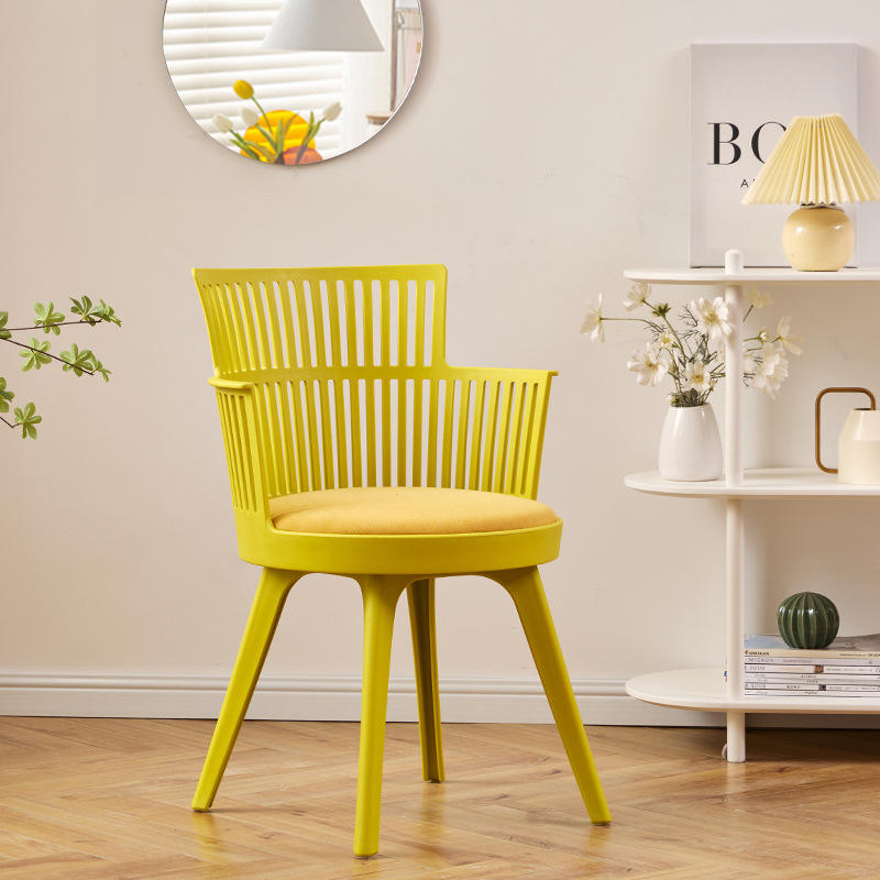 Pieds en plastique jaune