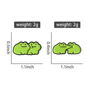 เข็มกลัดรูปกบสุดน่ารัก จูบแก้ม ตลกๆ การ์ตูนกบกอดกัน ติดกระเป๋าเป้ ปกเสื้อ เครื่องประดับ ของขวัญ ขายส่ง - Product Image 6