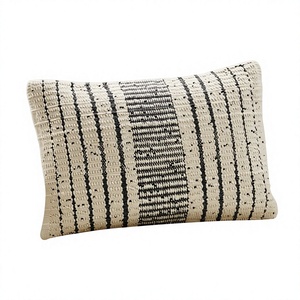 Housse de coussin bohème de luxe personnalisée pour salon, décoration intérieure, personnalisable avec un coussin bohème design de INDIAN TEXTILES H/L - Product Image 1