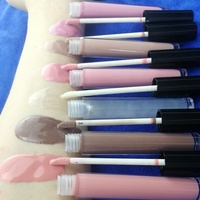 Lip Gloss Vitamin E dengan Payet Emas, Pelembap, Tahan Lama, Anti Air, Cair, Mineral, Vegan, Organik, Merah, dan Berbahan Dasar Bunga