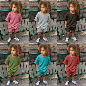 Vêtements d'été pour bébé, tenues pour enfants, essentiels, t-shirt uni + short pour filles, ensembles de survêtements en coton 2 pièces pour bébés garçons - Product Image 3