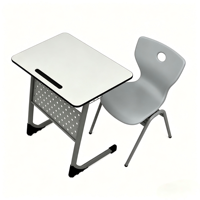 Ensemble de mobilier scolaire en plastique durable : Bureau et chaise ergonomiques moulés par soufflage avec panier à livres métallique, tables polyvalentes
