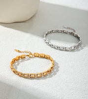 Gelang Wanita H&C Modern Glam, Perhiasan Lapis Emas PVD dari Baja Tahan Karat, Bertabur Kristal, Warna Emas Baja