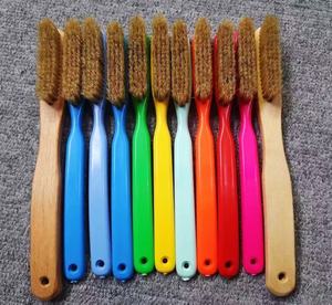 Brosse d'escalade en plastique avec logo personnalisé et poils de sanglier pour tous les types d'escalade et de craie - Product Image 1