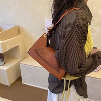 Sac à bandoulière minimaliste pour femme, forme géométrique, avec patch gaufré crocodile, poignée courte, sac sous le bras