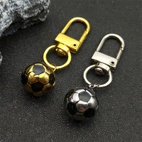 Nouveau porte-clés vintage en métal en forme de ballon de football 3D avec fermoir plaqué or/argent pour les fans de sport