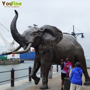 YOUFINE Scultura in Bronzo Antico a Grandezza Naturale di Famiglia di Elefanti con Cucciolo in Vendita - Product Image 2