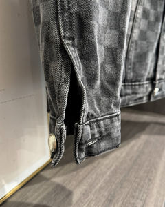 <span class=keywords><strong>Giacca</strong></span> di <span class=keywords><strong>Jeans</strong></span> da <span class=keywords><strong>Uomo</strong></span> di Lusso Louis Vuitton Denim Damier Fusion Decostruita, Capo di Tendenza per Abbigliamento Casual e Formale con Stampa a Quadri - Product Image 4