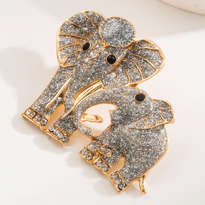 Broche américano-européenne unique unisexe broche accessoire vente à chaud nouvelle goutte d'huile mère-<span class=keywords><strong>fille</strong></span> éléphant chanceux fabriqué en alliage de qualité supérieure - Product Image 4
