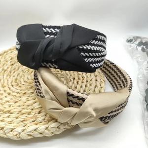 ربطات شعر مضفر على الموضة الجديدة مموج على الطراز الكوري بسيط مزاجه غسل ربطات رأس للنساء والفتيات - Product Image 1