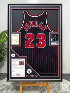 Cornice Personalizzata di Alta Qualità per Maglie di Calciatori e Giocatori di Basket, Prodotto Finito con <span class=keywords><strong>Foto</strong></span> e Firma Stampata - Product Image 2