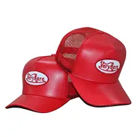 Cappello a rete con cappello da camionista in pelle rossa personalizzato di alta qualità
