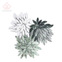 Mosaïque florale artistique en marbre avec accents métalliques pour hall d'entrée et mur de douche, OEM en stock