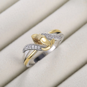 Anello Mani in Preghiera da Donna, Placcato Oro 14K con Zirconi, Regolabile, Gioiello Statement, Idea Regalo Portafortuna - Product Image 2