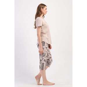 Traje de dormir capri ovalado de manga corta con cuello redondo para mujer - Product Image 3