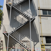 Escaliers et passerelles extérieurs industriels pour villa, installation facile, escaliers d'évacuation en métal pour extérieur avec garde-corps en verre