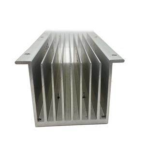 Profilé en aluminium personnalisé série 6000 <span class=keywords><strong>2026</strong></span>, <span class=keywords><strong>extrusion</strong></span> d'aluminium 6061 6063, dissipateur thermique avec usinage CNC - Product Image 2