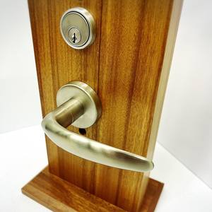 Cerradura de Puerta de Entrada Cromada Pulida de Lujo con Manija de Palanca Optimizada para Cerradura de Embutir de Apartamento - Product Image 2