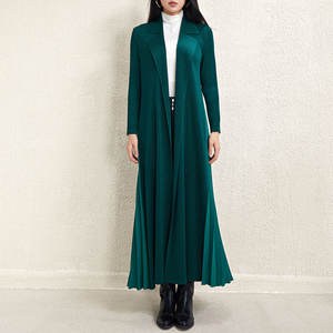 Gabardina Larga Plisada Vertical Reversible Ecológica para Mujer PY con Cuello Blazer, Diseño Elegante y Holgado, Estilo Abaya de Moda - Product Image 5