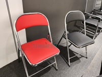 Chaises pliantes pliables robustes Foshan avec cuir PU chromé replier pour événements Camping en plein air école fête location salle à manger