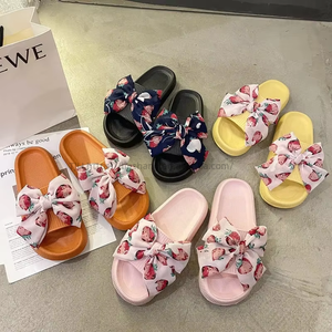 Nouvelles pantoufles décontractées d'été pour femme, motif fraise, pour intérieur et extérieur, tendance - Product Image 3