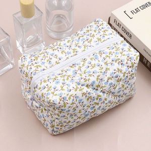 Bolsa de Viaje Simple de Gran Capacidad con Diseño Floral de Primavera para Cosméticos y Maquillaje, Regalos de San Valentín y Cumpleaños para Mujeres - Product Image 4