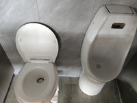 Toilettes portables de luxe pour l'extérieur, remorque de camping avec panneaux sandwich pour utilisation en parc