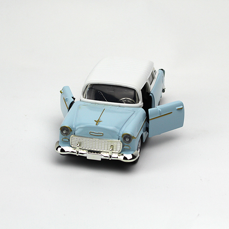 Auto d'epoca da viaggio con tetto, azzurro
