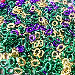 Collier Géant à Maillons de 84 cm pour le Mardi Gras de la Nouvelle-Orléans, Perles Violettes, Vertes et Dorées, Idéal pour les Événements d'Halloween et les Fêtes de Carnaval - Product Image 4